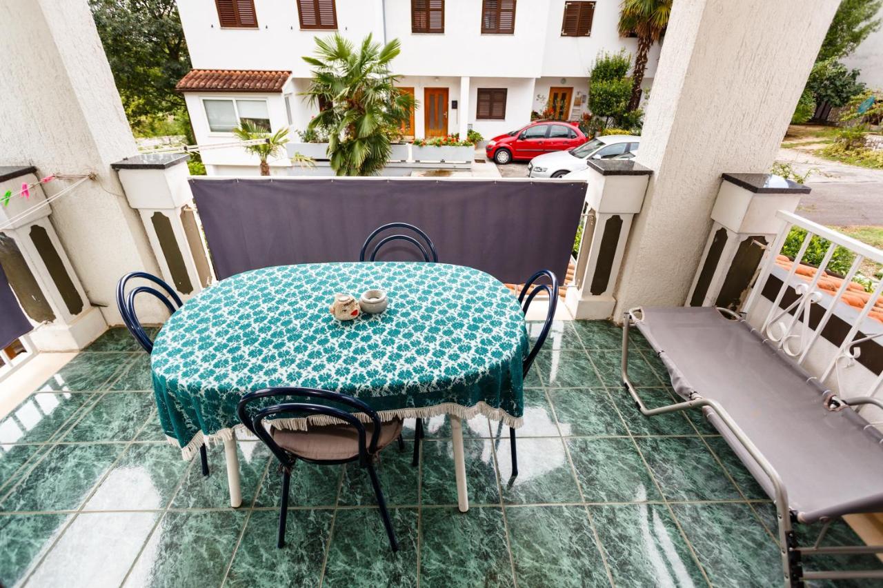 Apartmani Mili Malinska Exterior foto