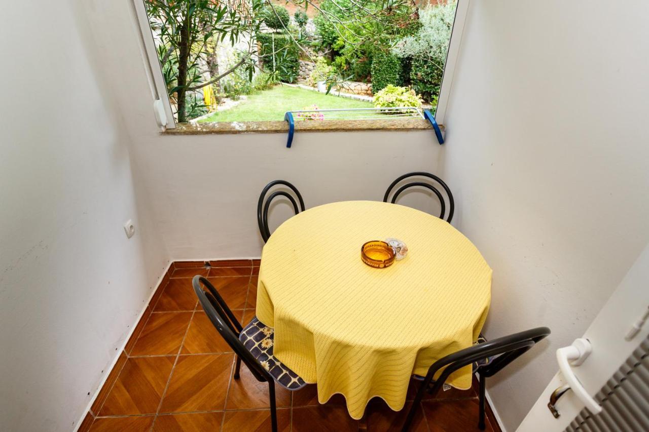 Apartmani Mili Malinska Exterior foto