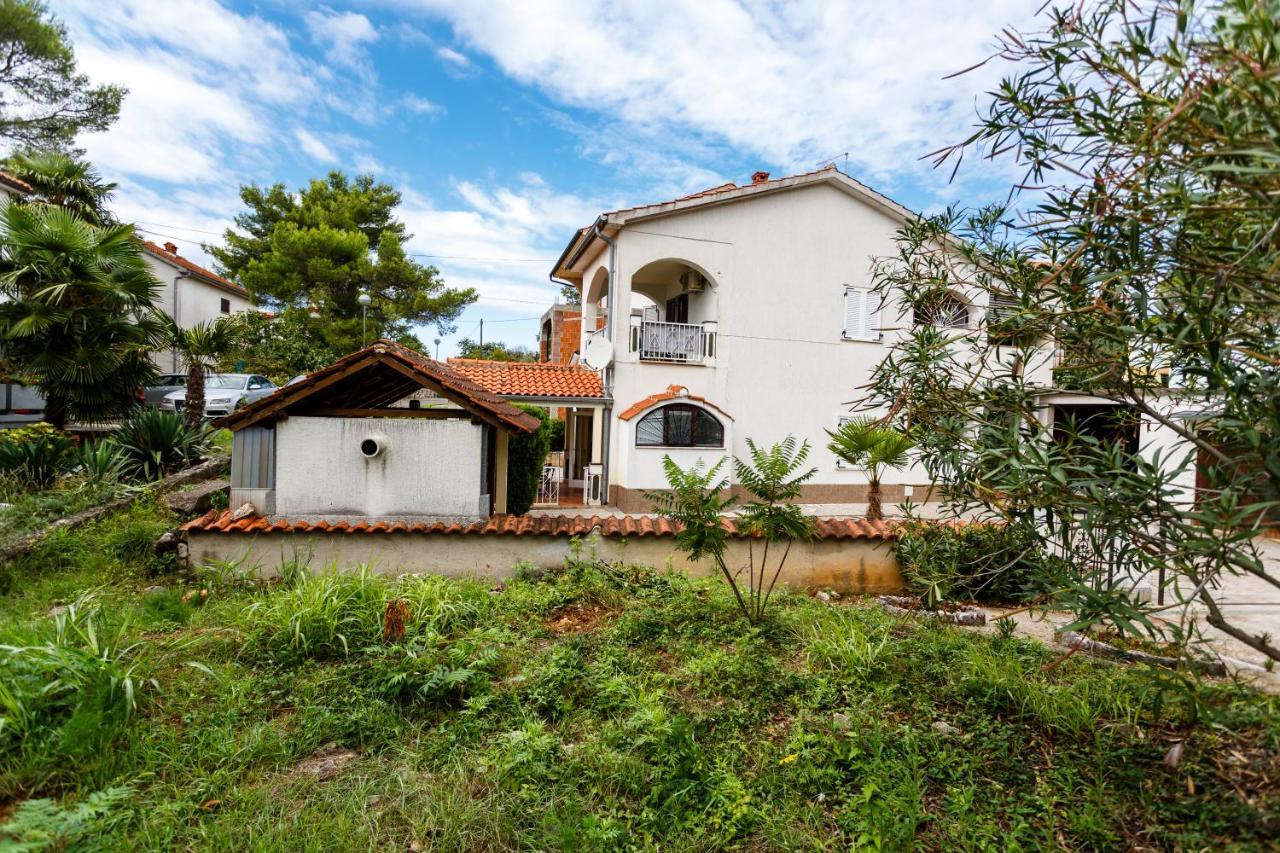 Apartmani Mili Malinska Exterior foto