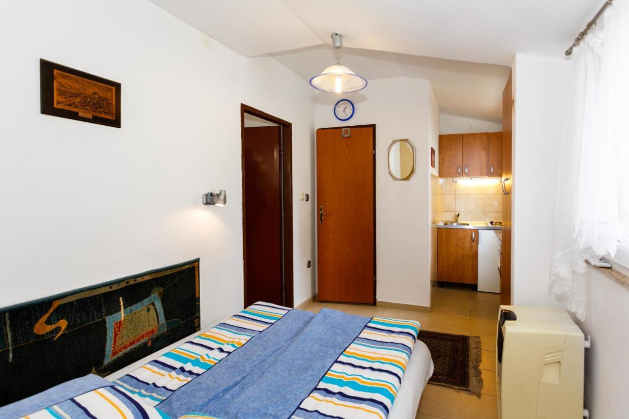 Apartmani Mili Malinska Exterior foto