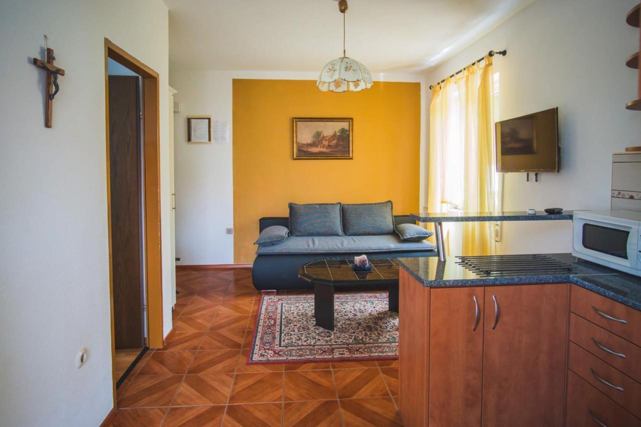 Apartmani Mili Malinska Exterior foto