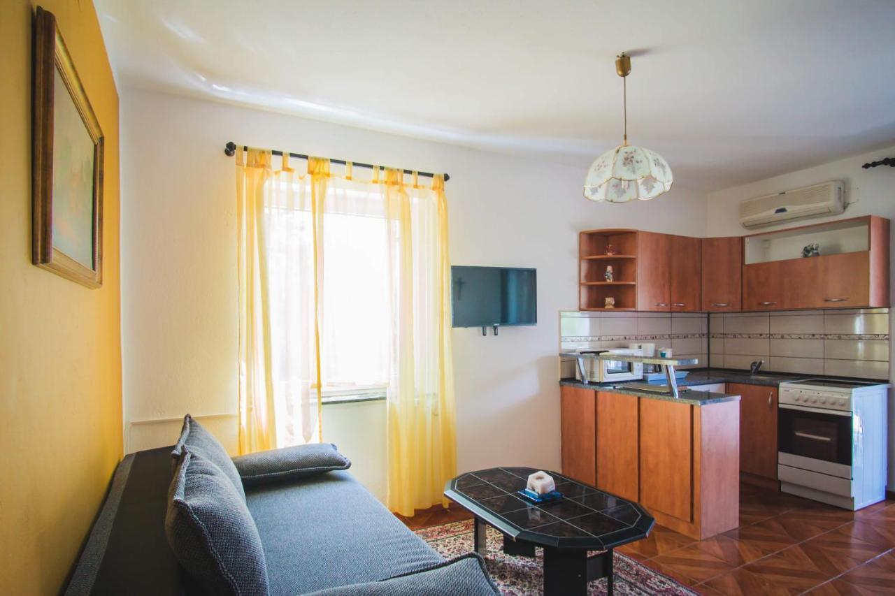 Apartmani Mili Malinska Exterior foto